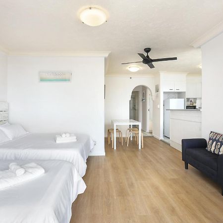 1 Bedroom And 1 Living Room Family Suite Голд-Кост Экстерьер фото