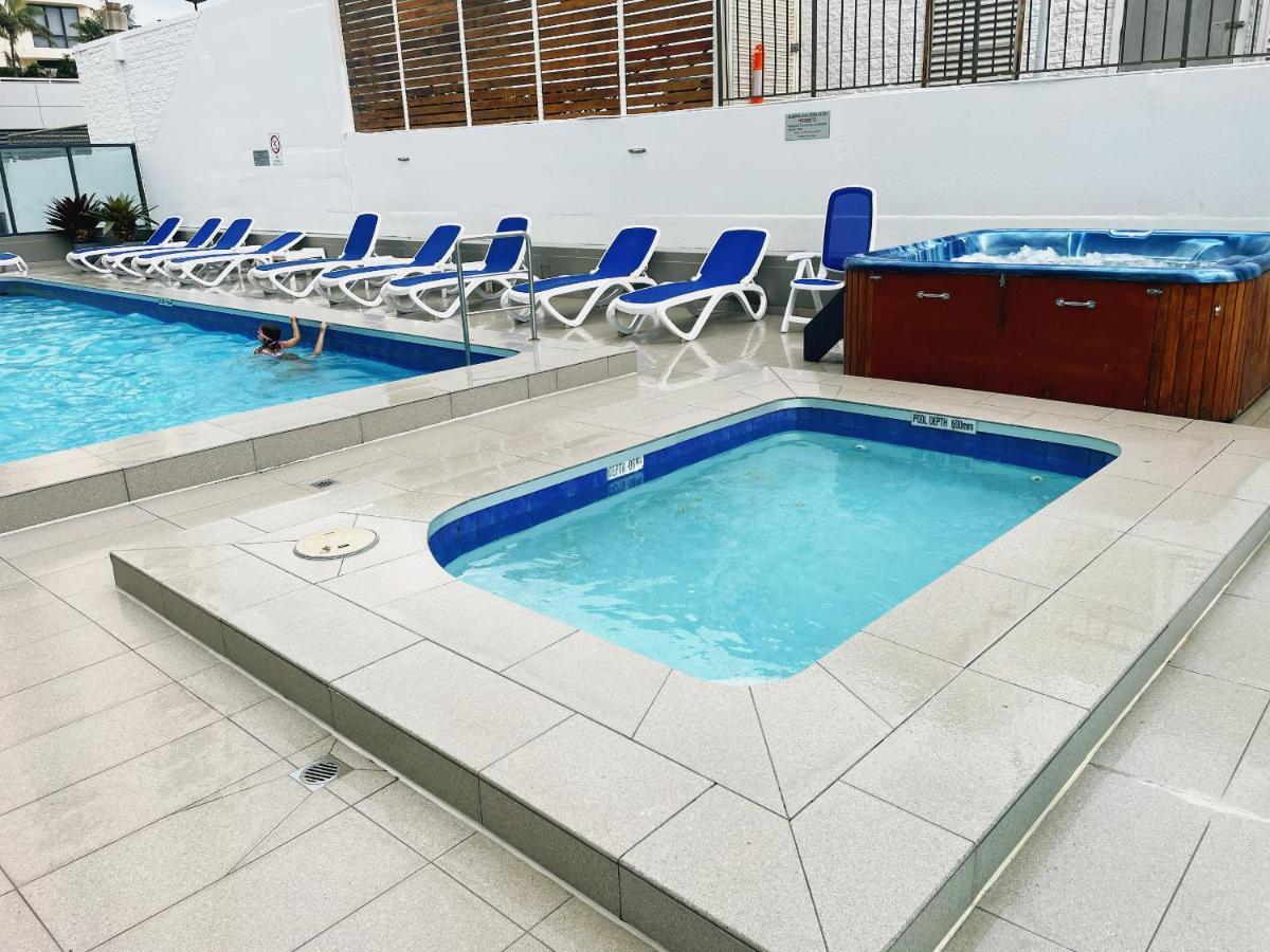 1 Bedroom And 1 Living Room Family Suite Голд-Кост Экстерьер фото